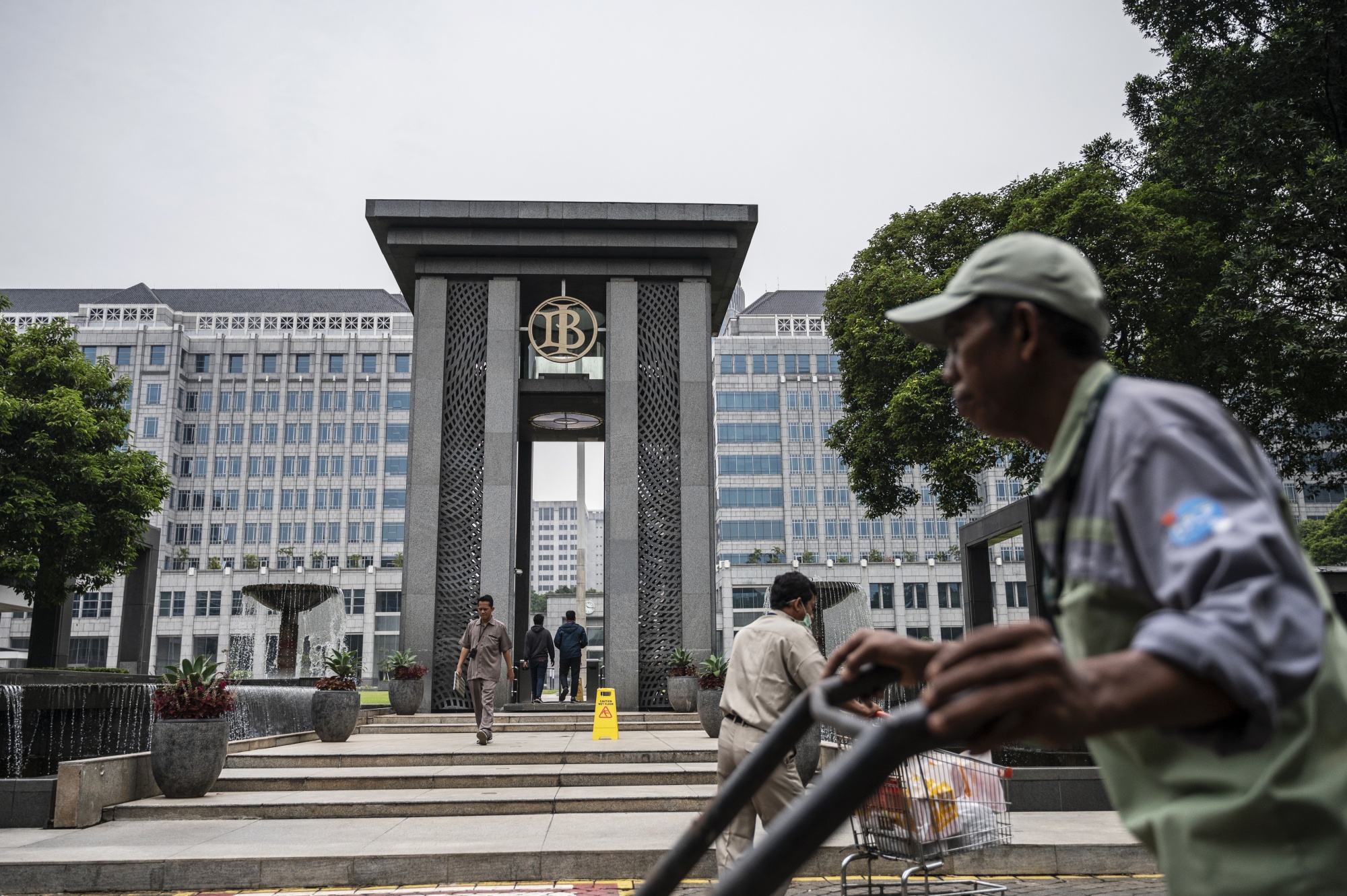 2024 Global Economic Chill: Bank Indonesia Sounds the Alarm